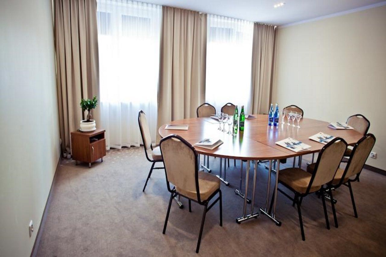 Hotel Mazovia Airport Modlin Nowy Dwor Mazowiecki Business photo